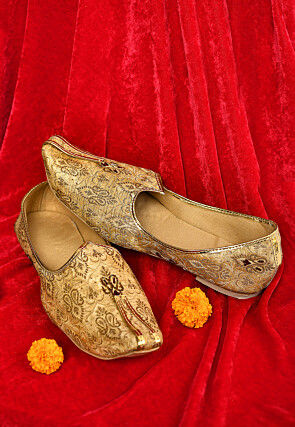 Hand Embroidered Art Silk Jacquard Men Mojari in Beige