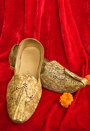 Hand Embroidered Art Silk Jacquard Men Mojari in Beige