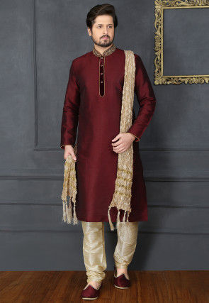 Men S Wedding Wear Kurta Pajama Shop For Luxury Ethnic Wear Online Utsav Fashion Here are the 35 best and traditional mens kurta collection a nehru bandhgala jacket can be worn on top of a simple kurta to transform into a stylish outfit. hand embroidered art silk kurta set in wine