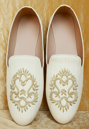 Hand Embroidered Art Silk Men Mojari in Off White