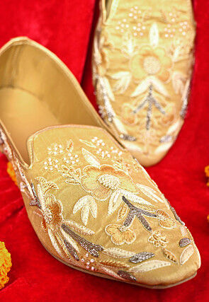 Hand Embroidered Dupion Silk Men Mojari in Beige