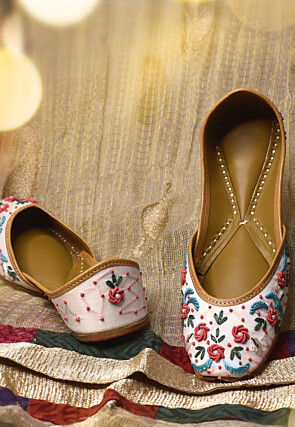 Hand Embroidered Raw Silk Women Jutti in Off White