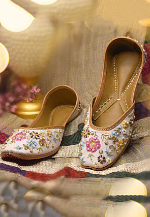 Hand Embroidered Raw Silk Women Jutti in Off White