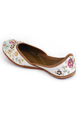 Hand Embroidered Raw Silk Women Jutti in Off White