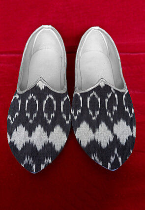 Ikat Printed Cotton Men Mojari in Black