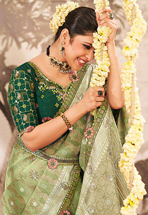 Woven Art Silk Jacquard Scalloped Saree in Light Green