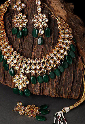 Green colour deals ka necklace