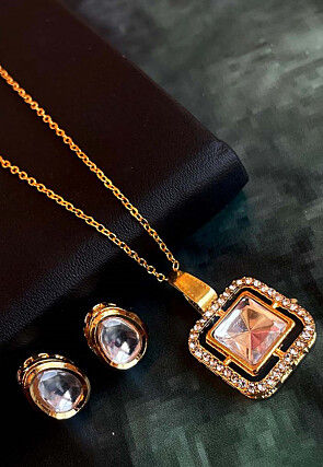 Kundan Pendant Set