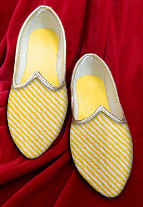 Leheriya Printed Cotton Men Mojari in Yellow