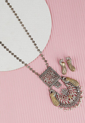 Silver Look Alike Stones Studded Necklace Set