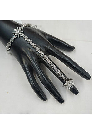 Stone Studded Adjustable Haathphool