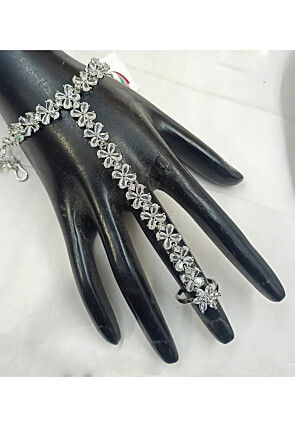 Stone Studded Adjustable Haathphool