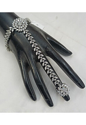 Stone Studded Adjustable Haathphool