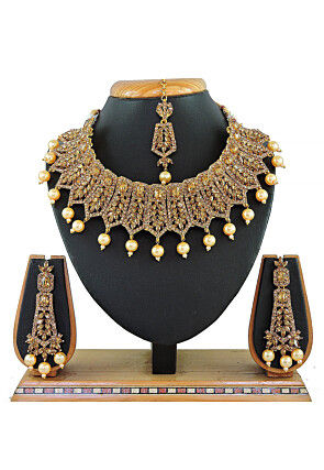 Stone Studded Choker Necklace Set