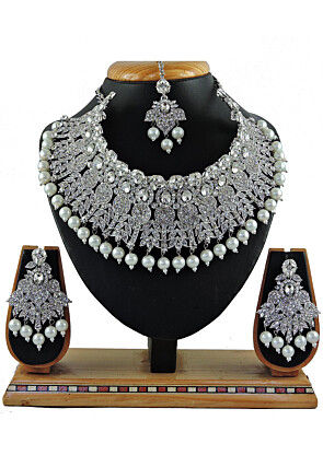 White stone shop choker set