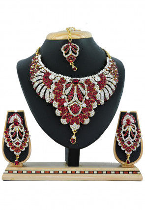 Stone Studded Necklace Set