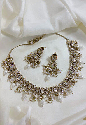 Stone Studded Necklace Set