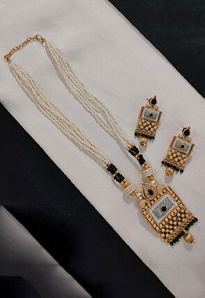 Stone Studded Necklace Set