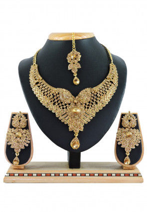 Stone Studded Necklace Set
