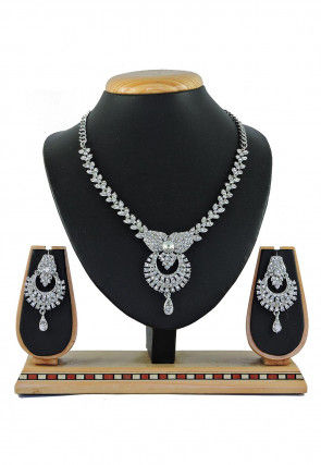 Stone Studded Necklace Set
