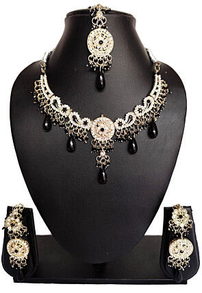 Stone Studded Necklace Set