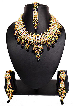 Stone Studded Necklace Set