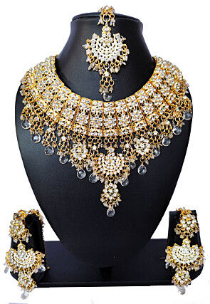 Stone Studded Necklace Set