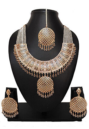 Stone Studded Necklace Set