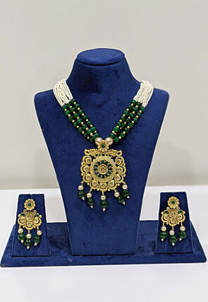 Stone Studded Necklace Set