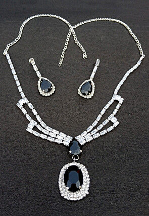 Stone Studded Necklace Set