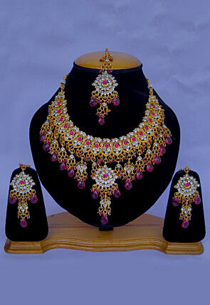 Stone Studded Necklace Set