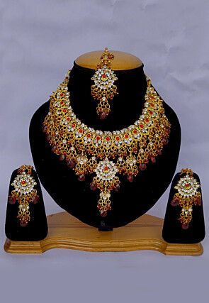 Stone Studded Necklace Set