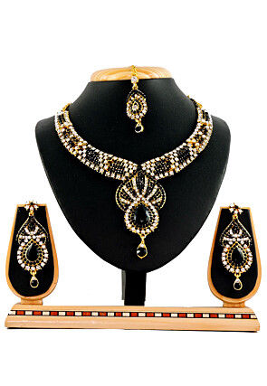 Stone Studded Necklace Set