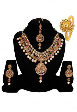 Stone Studded Necklace Set