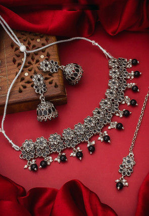 Stones Studded Choker Necklace Set