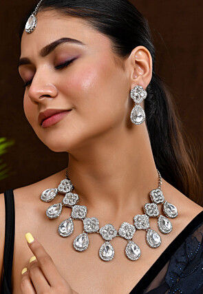 Stones Studded Choker Necklace Set