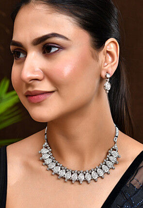 Stones Studded Choker Necklace Set