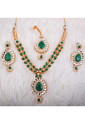 Stones Studded Necklace Set