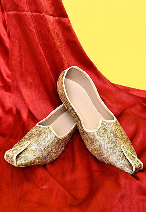 Woven Art Silk Jacquard Men Mojari in Beige