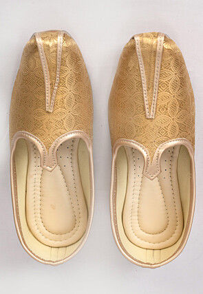 Woven Art Silk Jacquard Mens Mojari in Beige