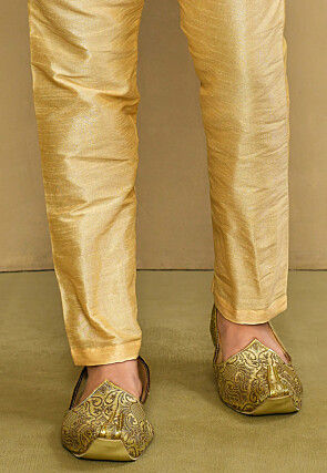 Woven Art Silk Jacquard Men Mojari in Beige