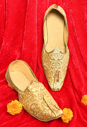 Woven Art Silk Jacquard Men Mojari in Beige