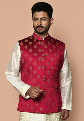 Buy online White Solid Kurta Pyjama Set With Red Solid Nehru Jacket from  Clothing for Men by Tahvo for ₹2229 at 55% off | 2024 Limeroad.com