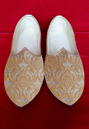 Brocade Men Mojari in Off White