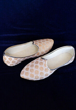 Woven Chanderi Cotton Men Mojari in Beige