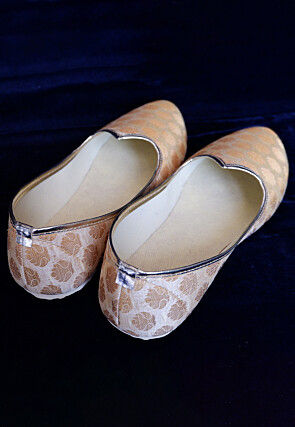 Woven Chanderi Cotton Men Mojari in Beige