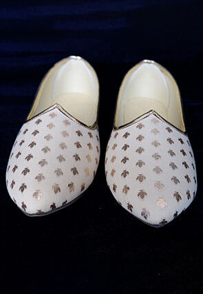 Woven Chanderi Cotton Men Mojari in Off White