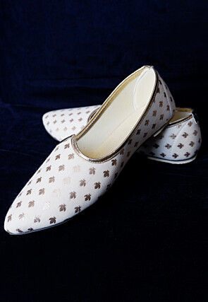 Woven Chanderi Cotton Men Mojari in Off White