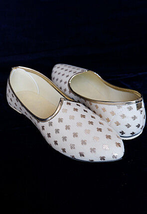 Woven Chanderi Cotton Men Mojari in Off White