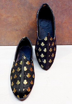Woven Chanderi Silk Men Mojari in Black